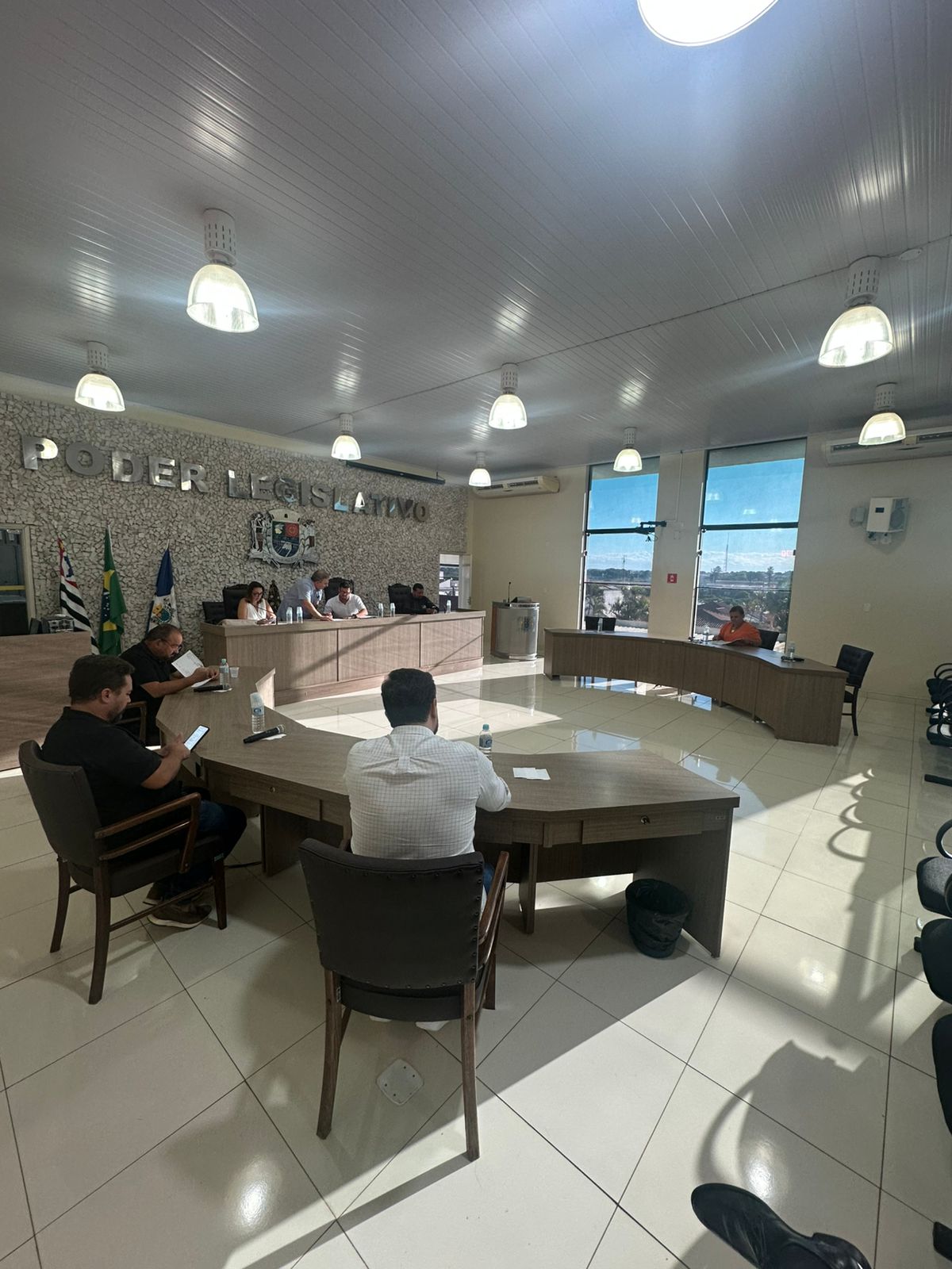 1ª SESSÃO EXTRAORDINÁRIA DE 2026: CÂMARA MUNICIPAL VOTA PROJETOS DO EXECUTIVO E DO LEGISLATIVO