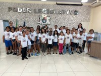 ALUNOS DO 4º ANO DA ESCOLA MUNICIPAL ROSA BENATTI VISITAM A CÂMARA MUNICIPAL DE BARIRI