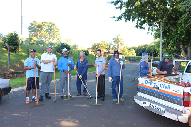 VEREADORES PARTICIPAM DA OPERAÇÃO LIMPEZA